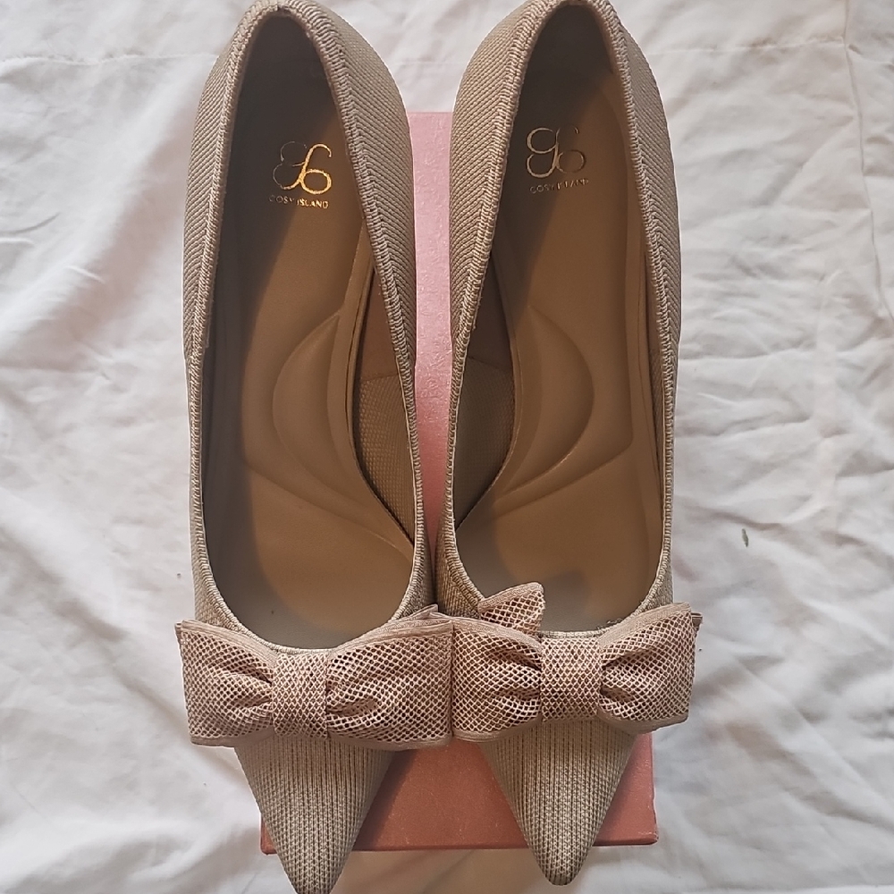 Sophisticated Tan Heels with Bow Accent